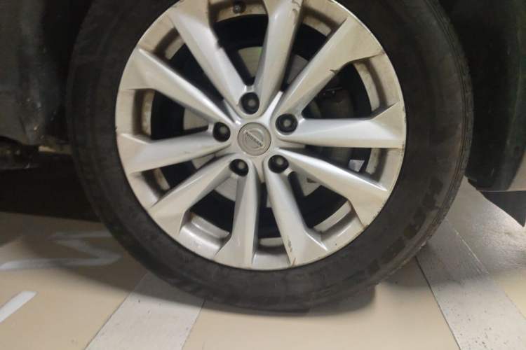 Used Nissan Qashqai 2016 2.0L CVT Elite Edition Right Front Wheel Hub