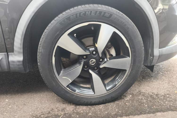 Used Nissan Qashqai 2016 2.0L CVT Deluxe Edition Right Front Wheel Hub