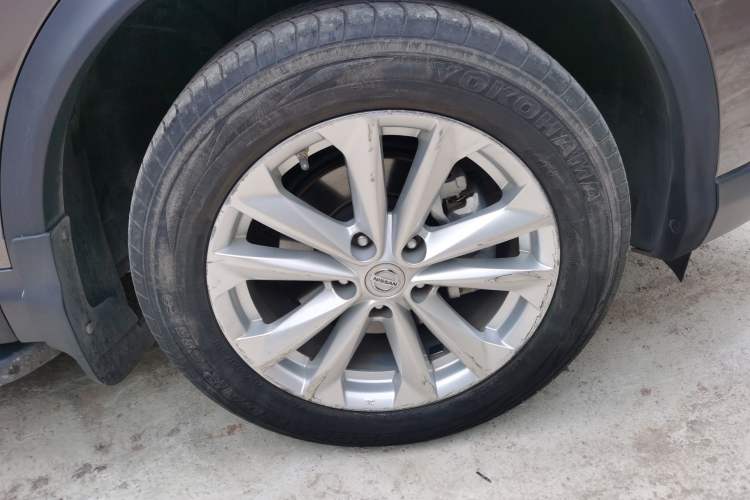 Used Nissan Qashqai 2016 2.0L CVT Elite Edition Right Front Wheel Hub