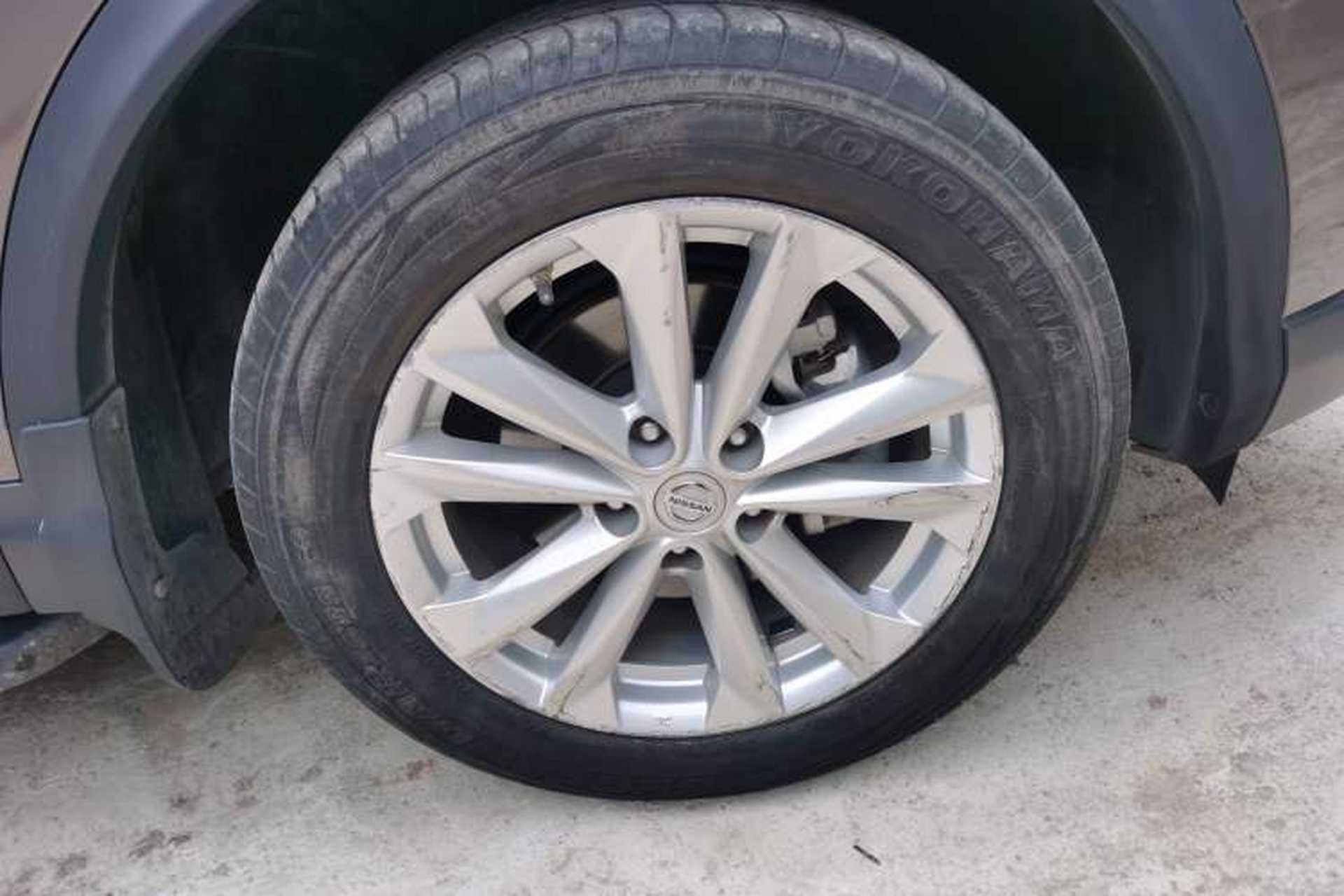 Used Nissan Qashqai 2016 2.0L CVT Elite Edition Right Front Wheel Hub