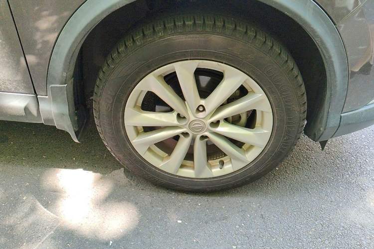 Used Nissan Qashqai 2016 2.0L CVT Elite Edition Right Front Wheel Hub
