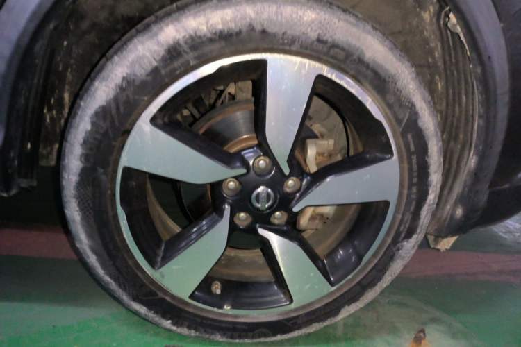 Used Nissan Qashqai 2016 2.0L CVT Luxury Edition Right Front Wheel Hub