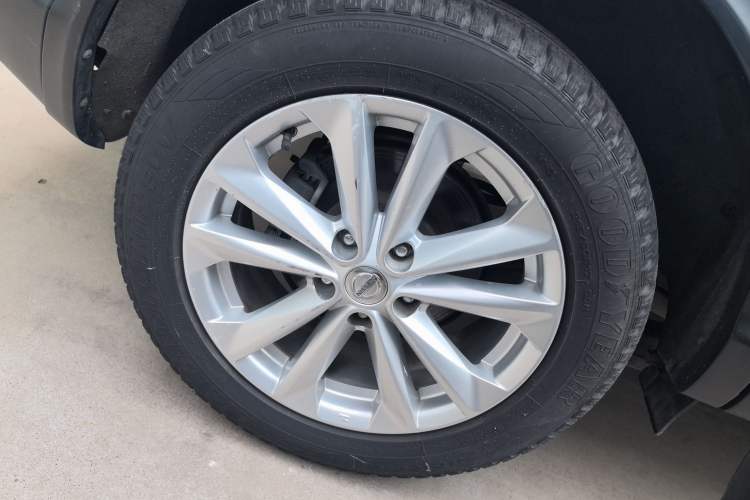 Used Nissan Qashqai 2016 2.0L CVT Elite Edition Right Rear Wheel Hub