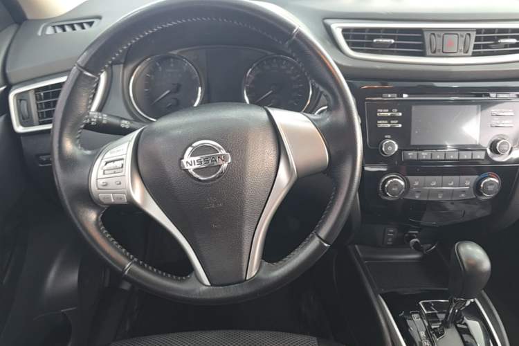 Used Nissan Qashqai 2016 2.0L CVT Luxury Edition Steering Wheel