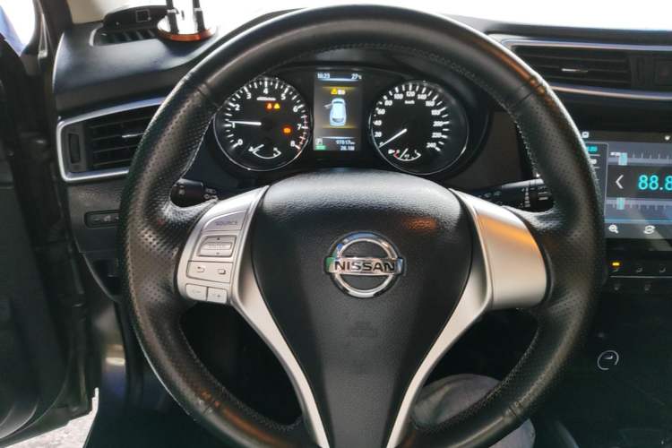 Used Nissan Qashqai 2016 2.0L CVT Elite Edition Steering Wheel