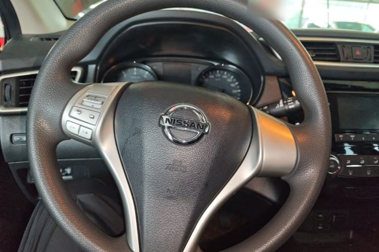 Used Nissan Qashqai 2016 2.0L CVT Elite Edition Steering Wheel