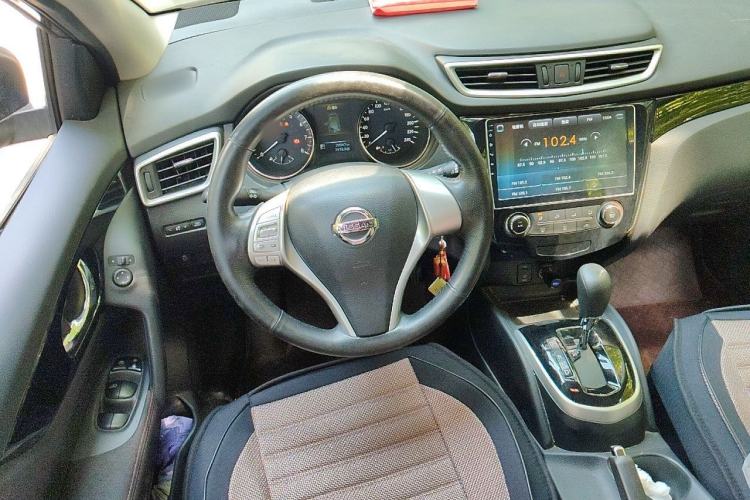 Used Nissan Qashqai 2016 2.0L CVT Elite Edition Steering Wheel