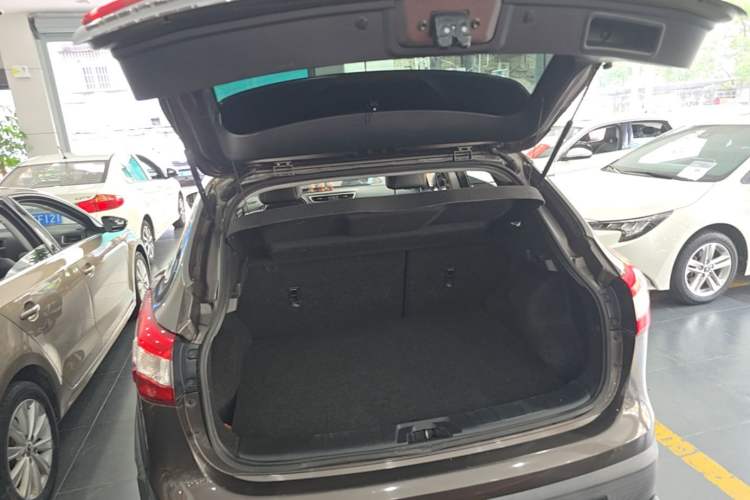Used Nissan Qashqai 2016 2.0L CVT Luxury Edition Trunk
