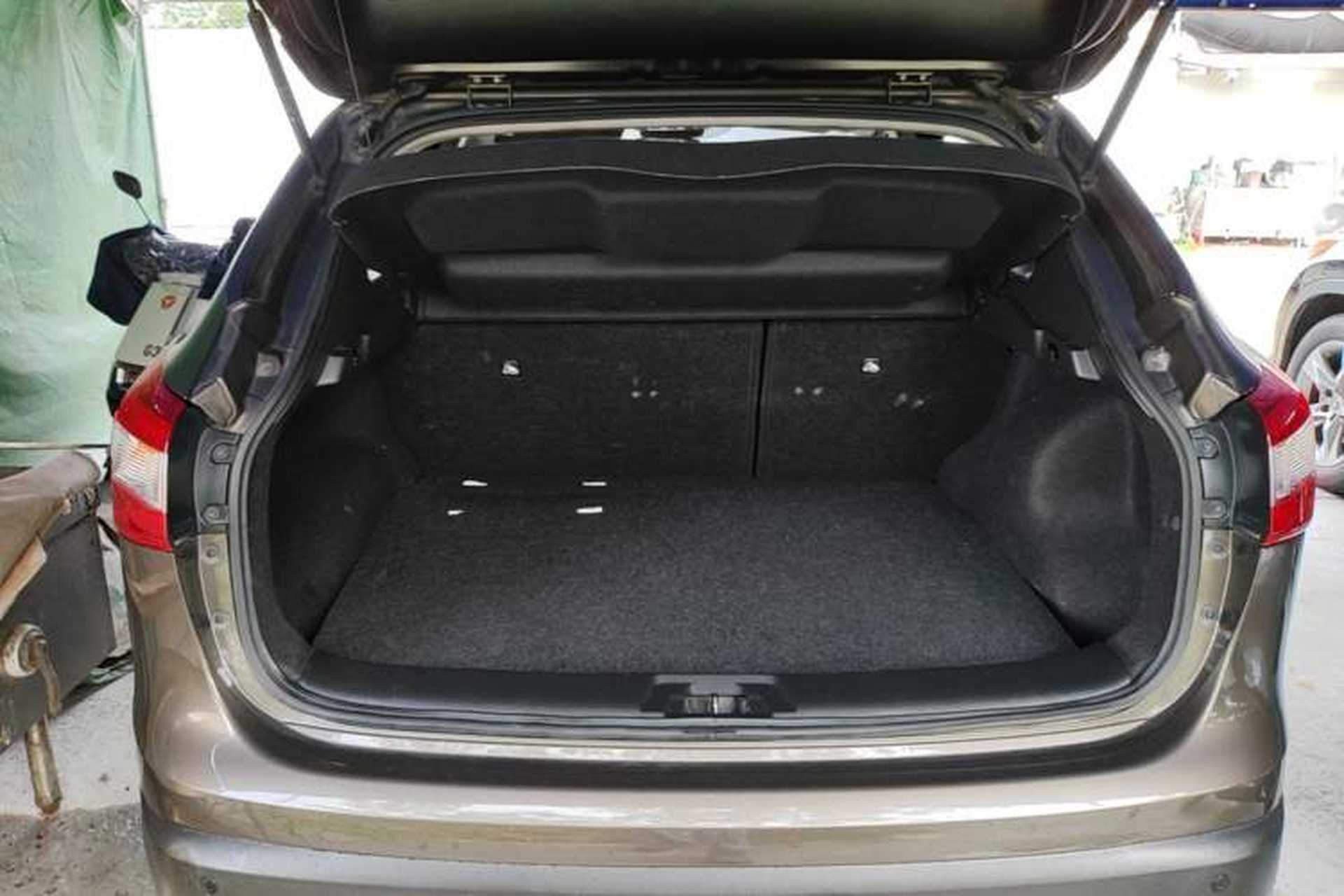 Used Nissan Qashqai 2016 2.0L CVT Elite Edition Trunk