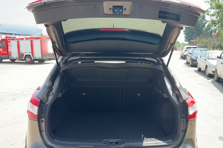 Used Nissan Qashqai 2016 2.0L CVT Elite Edition Trunk