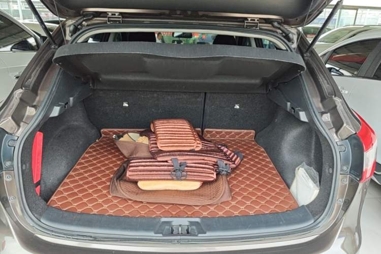 Used Nissan Qashqai 2016 2.0L CVT Elite Edition Trunk