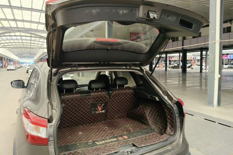 Used Nissan Qashqai 2016 2.0L CVT Elite Edition Trunk
