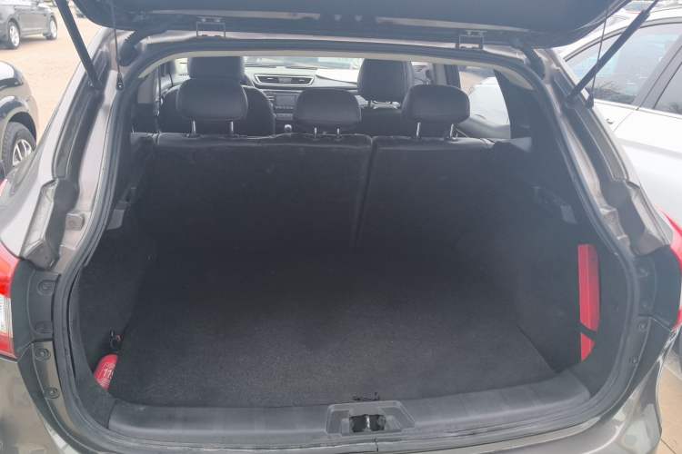 Used Nissan Qashqai 2016 2.0L CVT Elite Edition Trunk