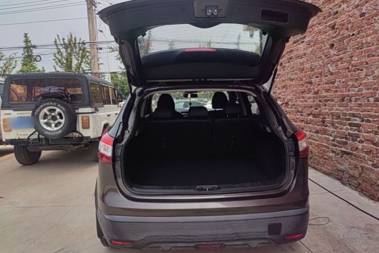 Used Nissan Qashqai 2016 2.0L CVT Elite Edition Trunk