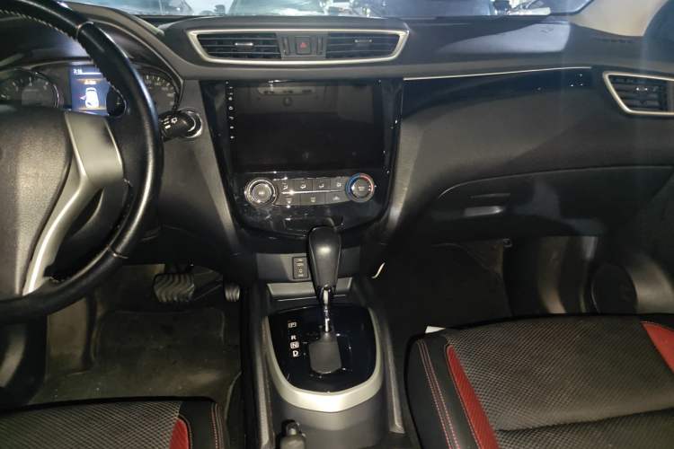 Used Nissan Qashqai 2016 2.0L CVT Luxury Edition Audio And AC Panel