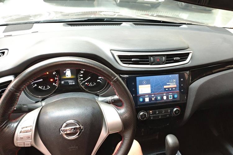 Used Nissan Qashqai 2016 2.0L CVT Elite Edition Center Console