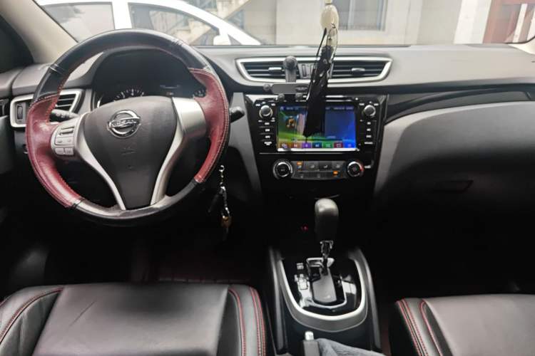 Used Nissan Qashqai 2016 2.0L CVT Elite Edition Center Console