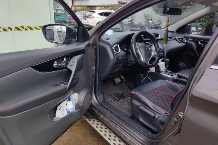 Used Nissan Qashqai 2016 2.0L CVT Elite Edition Driver Seat