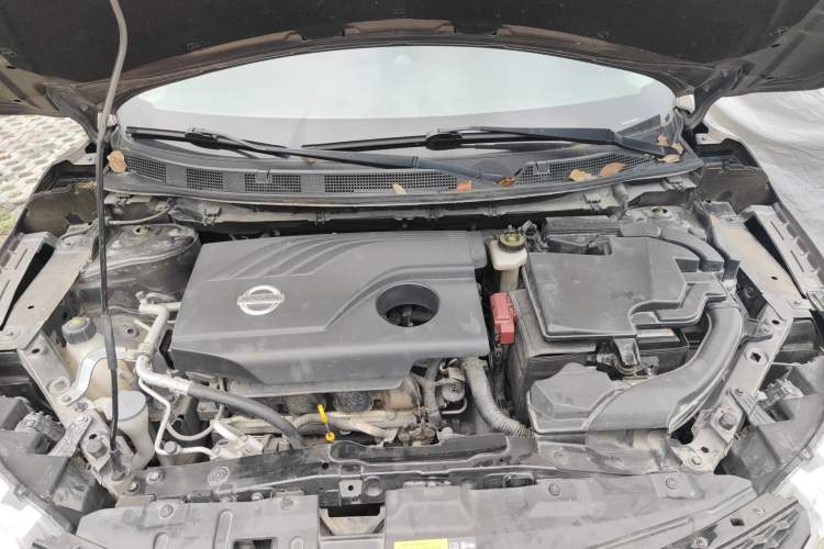 Used Nissan Qashqai 2016 2.0L CVT Elite Edition Engine Bay