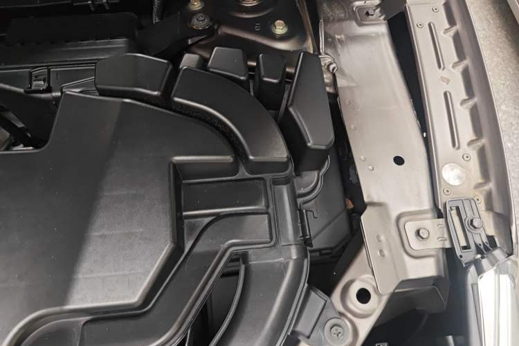 Used Nissan Qashqai 2016 2.0L CVT Elite Edition Engine Bay Left
