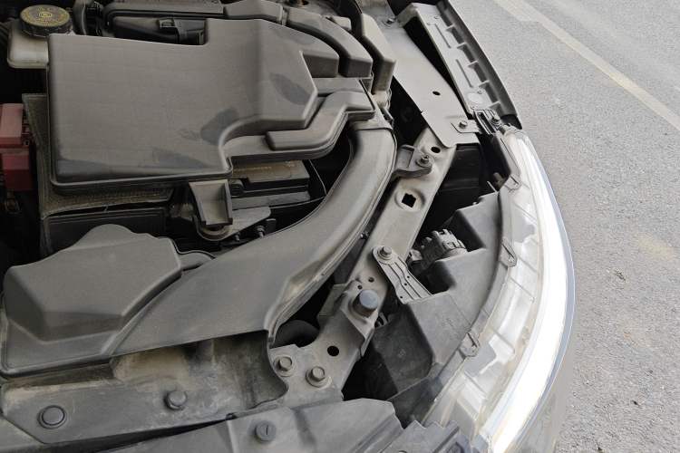Used Nissan Qashqai 2016 2.0L CVT Elite Edition Engine Bay Left