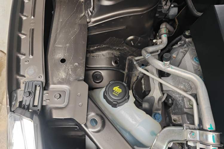 Used Nissan Qashqai 2016 2.0L CVT Elite Edition Engine Bay Right