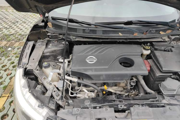Used Nissan Qashqai 2016 2.0L CVT Elite Edition Engine Bay Right