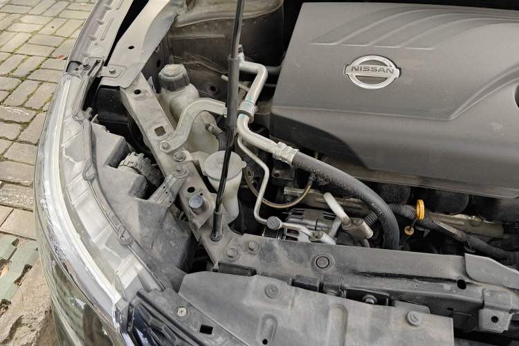 Used Nissan Qashqai 2016 2.0L CVT Elite Edition Engine Bay Right