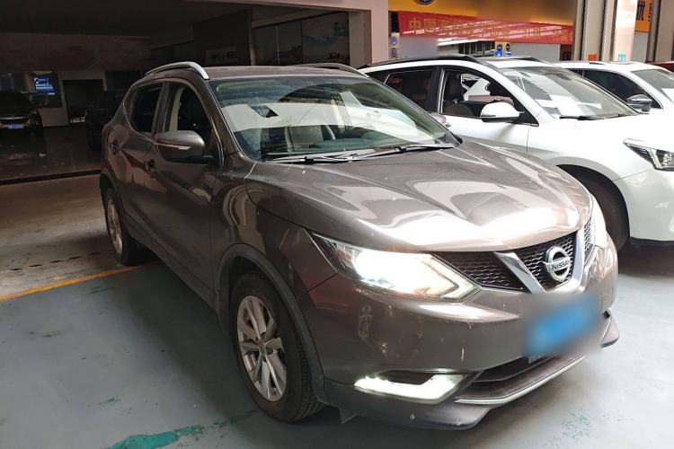Used Nissan Qashqai 2016 2.0L CVT Elite Edition Front Right 45 Deg