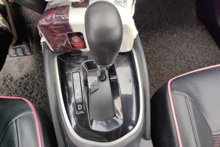 Used Nissan Qashqai 2016 2.0L CVT Elite Edition Gear Lever
