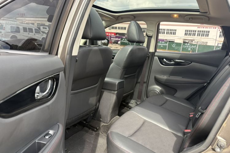 Used Nissan Qashqai 2016 2.0L CVT Luxury Edition Interior 4