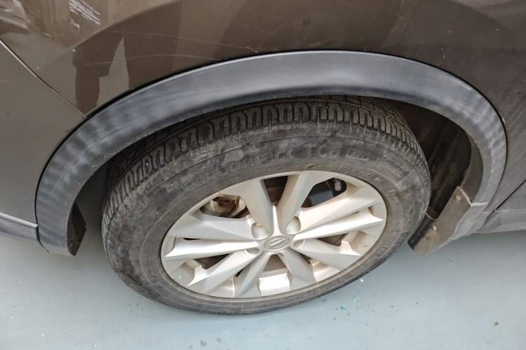 Used Nissan Qashqai 2016 2.0L CVT Elite Edition Left Front Wheel Hub