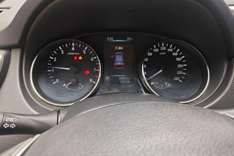Used Nissan Qashqai 2016 2.0L CVT Elite Edition Odometer Close Up