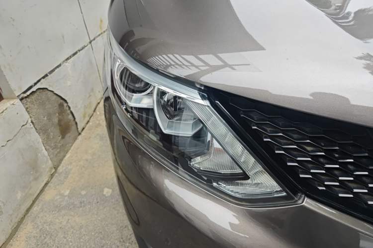 Used Nissan Qashqai 2016 2.0L CVT Elite Edition Right Front Headlight
