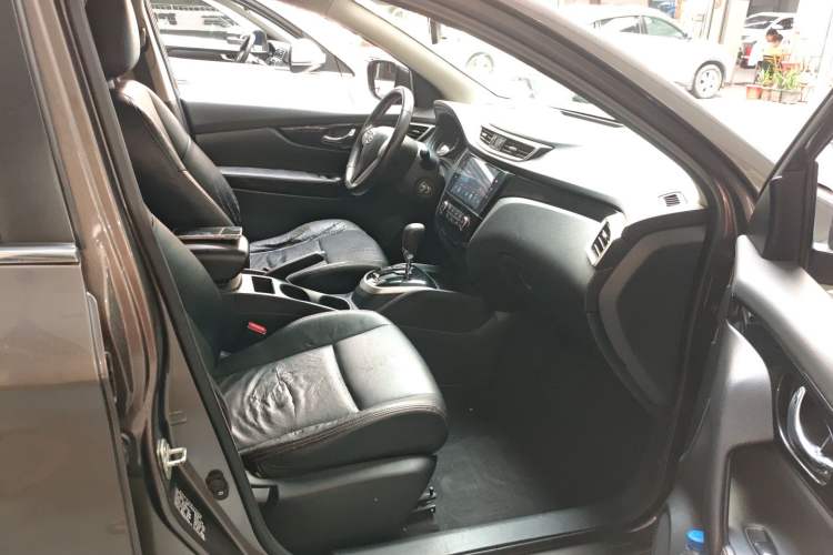 Used Nissan Qashqai 2016 2.0L CVT Elite Edition Right Front Seat