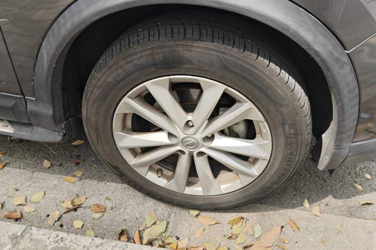 Used Nissan Qashqai 2016 2.0L CVT Elite Edition Right Front Wheel Hub