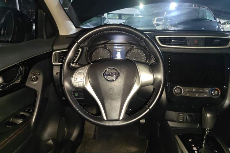 Used Nissan Qashqai 2016 2.0L CVT Luxury Edition Steering Wheel