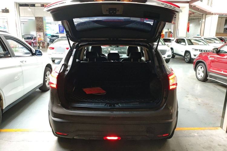 Used Nissan Qashqai 2016 2.0L CVT Elite Edition Trunk
