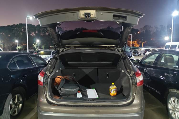 Used Nissan Qashqai 2016 2.0L CVT Luxury Edition Trunk