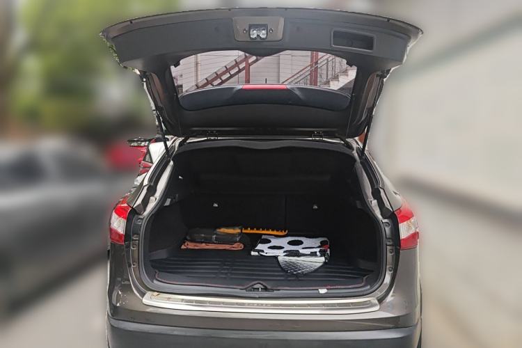 Used Nissan Qashqai 2016 2.0L CVT Elite Edition Trunk