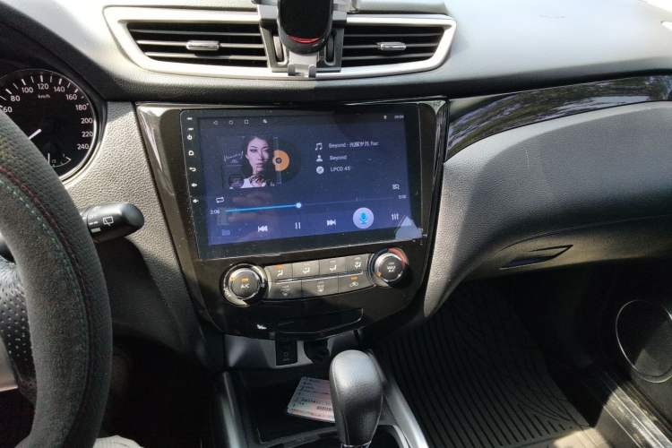 Used Nissan Qashqai 2016 2.0L CVT Elite Edition Audio And AC Panel