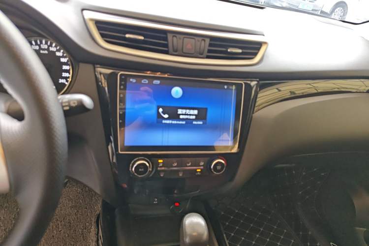 Used Nissan Qashqai 2016 2.0L CVT Elite Edition Audio And AC Panel