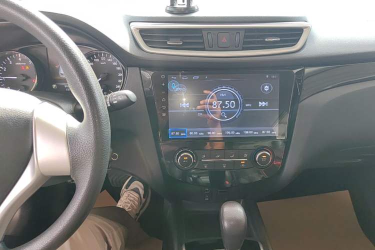 Used Nissan Qashqai 2016 2.0L CVT Elite Edition Audio And AC Panel