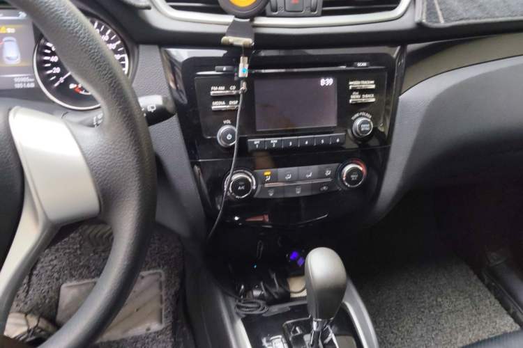 Used Nissan Qashqai 2016 2.0L CVT Elite Edition Audio And AC Panel