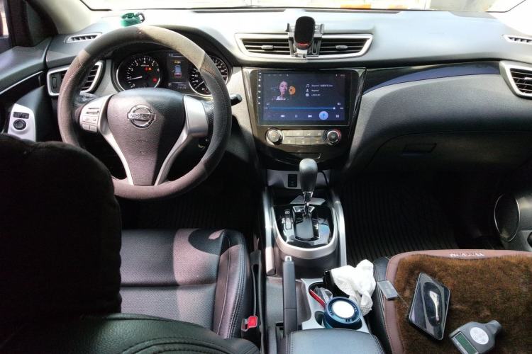 Used Nissan Qashqai 2016 2.0L CVT Elite Edition Center Console
