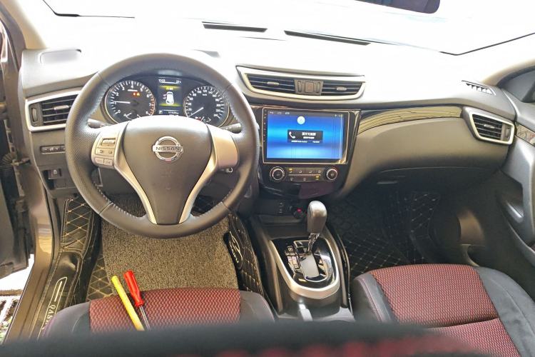 Used Nissan Qashqai 2016 2.0L CVT Elite Edition Center Console
