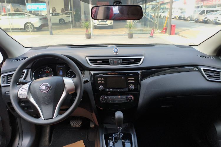 Used Nissan Qashqai 2016 2.0L CVT Elite Edition Center Console
