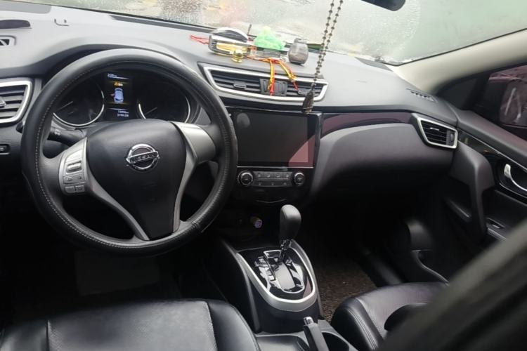 Used Nissan Qashqai 2016 2.0L CVT Elite Edition Center Console