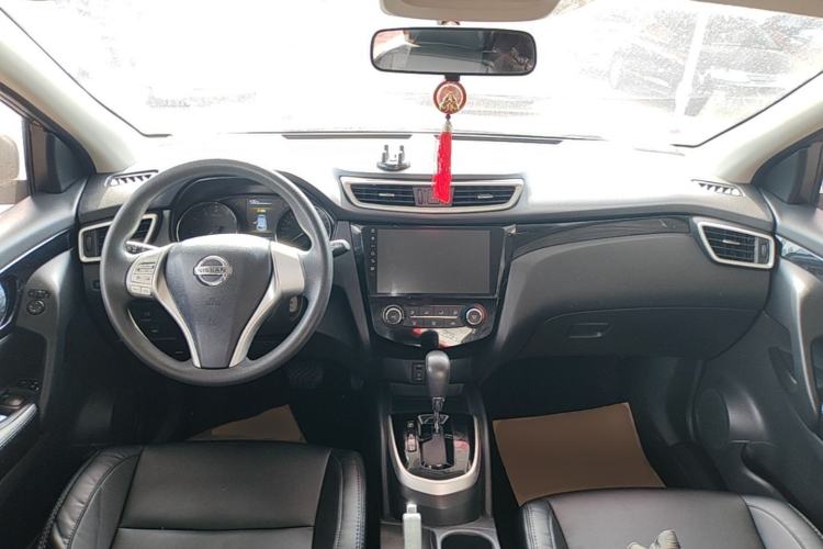 Used Nissan Qashqai 2016 2.0L CVT Elite Edition Center Console
