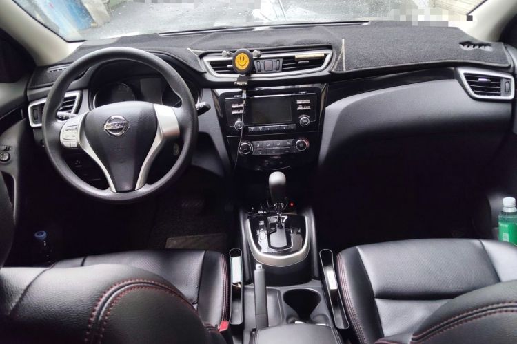 Used Nissan Qashqai 2016 2.0L CVT Elite Edition Center Console